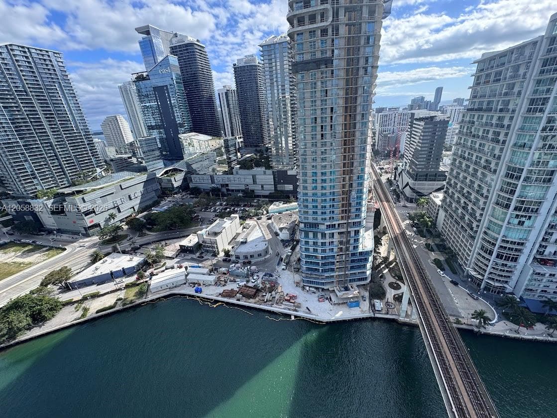 Mint at Riverfront Unit 3304 condo pending at 92 SW 3rd St # 3304, Miami FL 33130